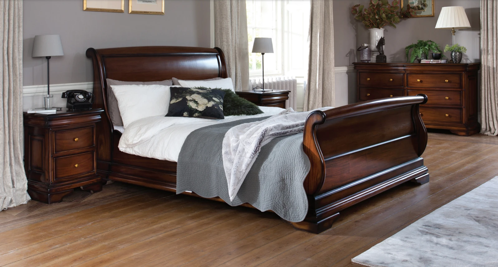 Wooden sleigh bed